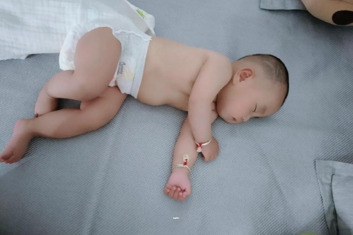 金湖宝宝肠胀气的症状